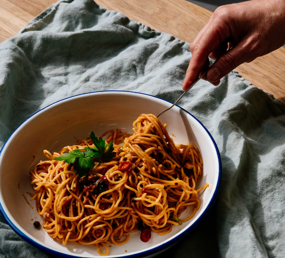 Pasta alla puttanesca met ansjovis – thinktomato