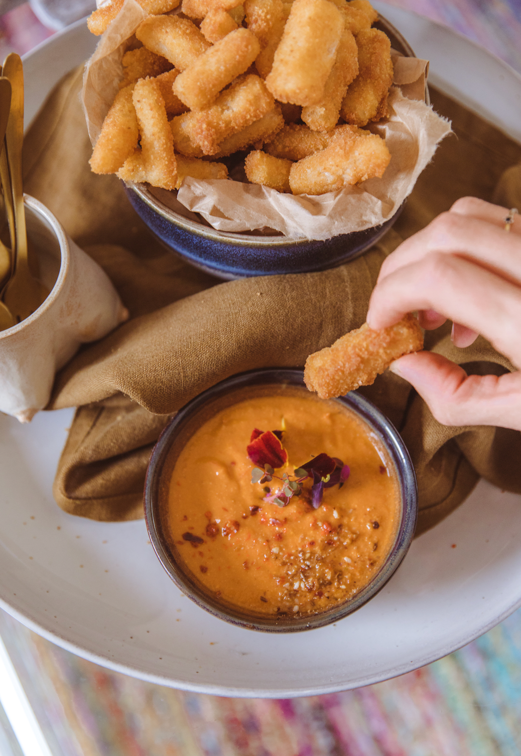 Gefrituurde schorseneren met think tomato dip