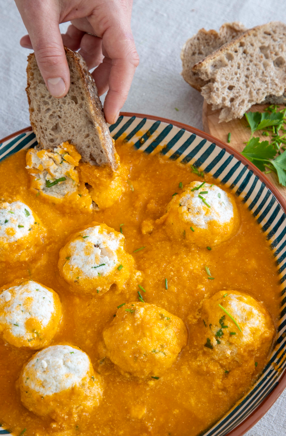 witte (vegetarische) balletjes in tomatensaus